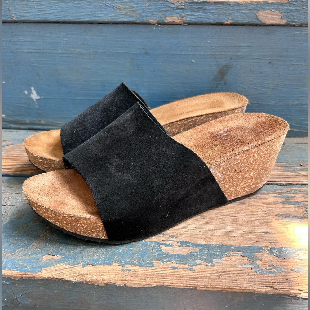 CHOCULAT BLU Platform Wedge.